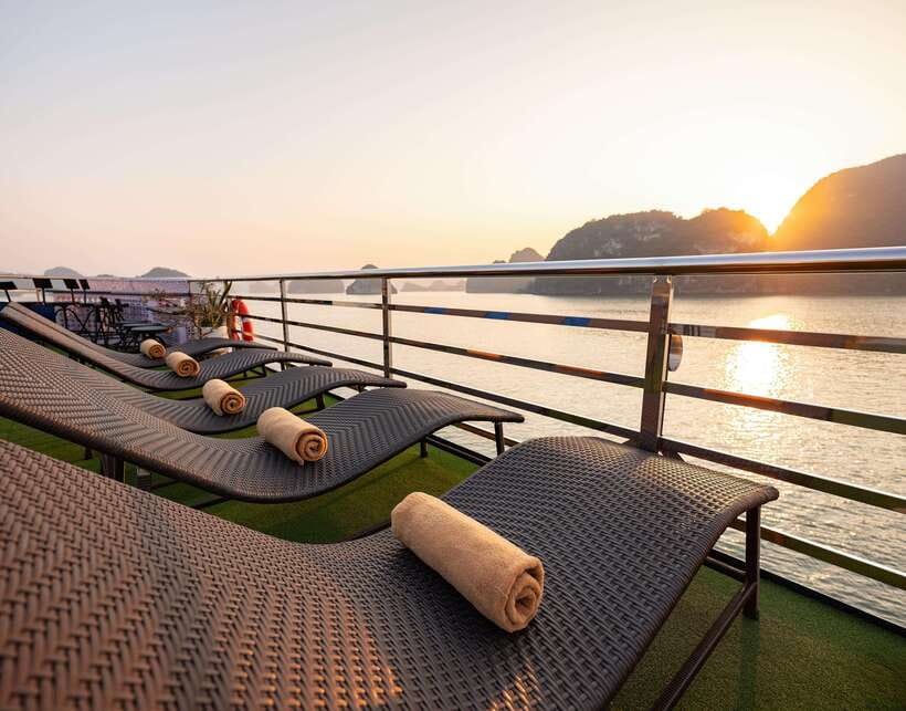 Hanoi: Halong Bay Cruise, Amazing Cave, Titov Island & Kayak - Titov Island, beach or viewpoint