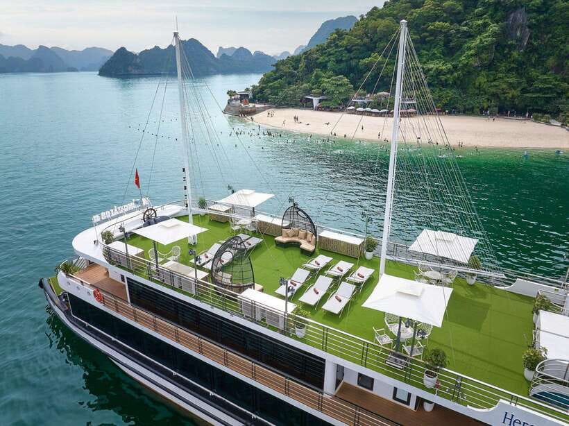 Hanoi: Halong Bay Day Tour with 5-star Cruise & Transfer - Who will enjoy this cruise most