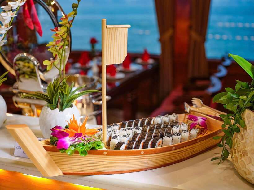 Hanoi: Halong Bay Full-Day Tour with 5-star Diamond Cruise - Titop Island for swimming and a view