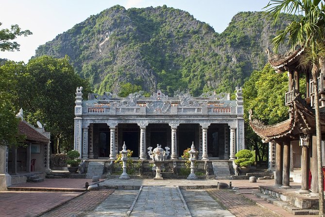 Hanoi - Hoa Lu -Tam Coc -Halong Bay 5days/4nights - Tam Coc by sampan through three caves