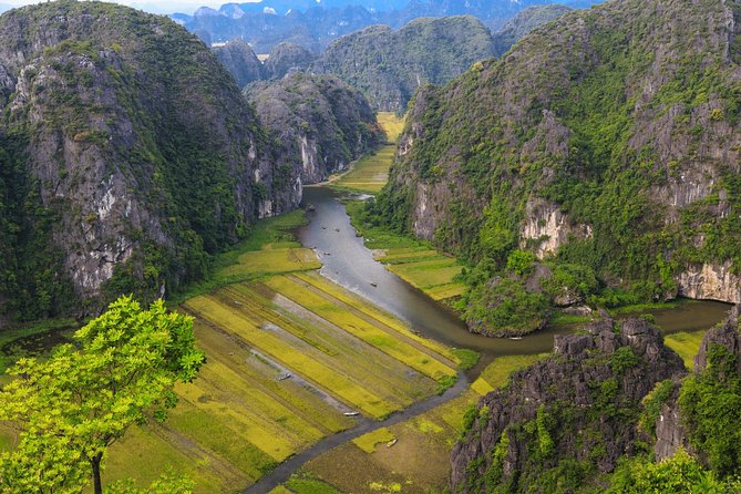 Hanoi - Hoa Lu -Tam Coc -Halong Bay 5days/4nights - The road to Halong Bay and Bai Tu Long Bay