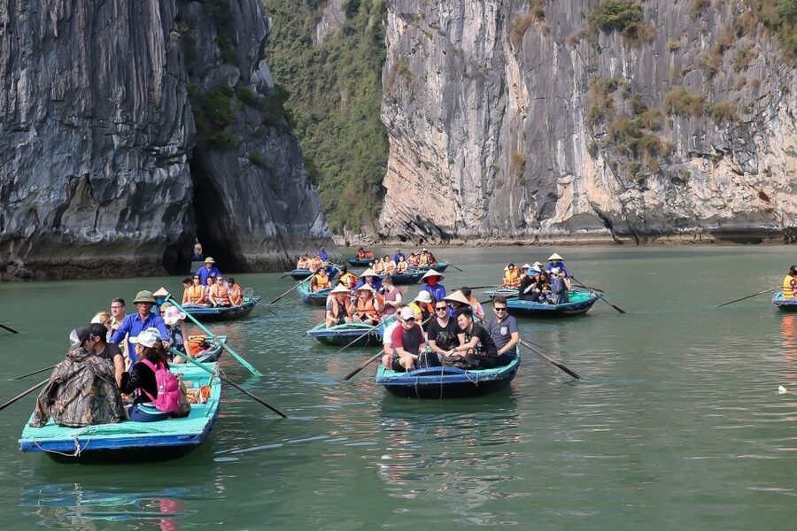 Hanoi: Islands & Caves Ha Long Cruise with Lunch & Kayaking - A seafood lunch with a wide spread