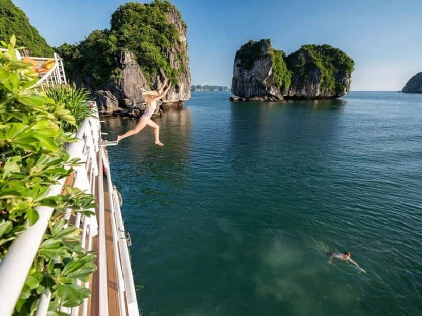 Hanoi: Lan Ha Bay & Cat Ba Island Day Trip on Luxury Cruise - Passing Cai Beo’s floating fishing village