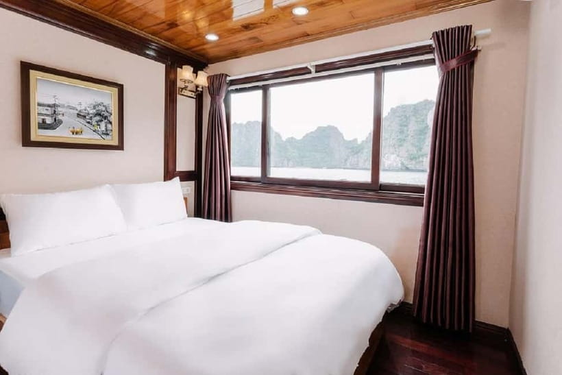Hanoi/Ninh Binh: 2-Day Lan Ha Bay & Cat Ba with Small Cruise - Sunset, seafood, and the evening onboard