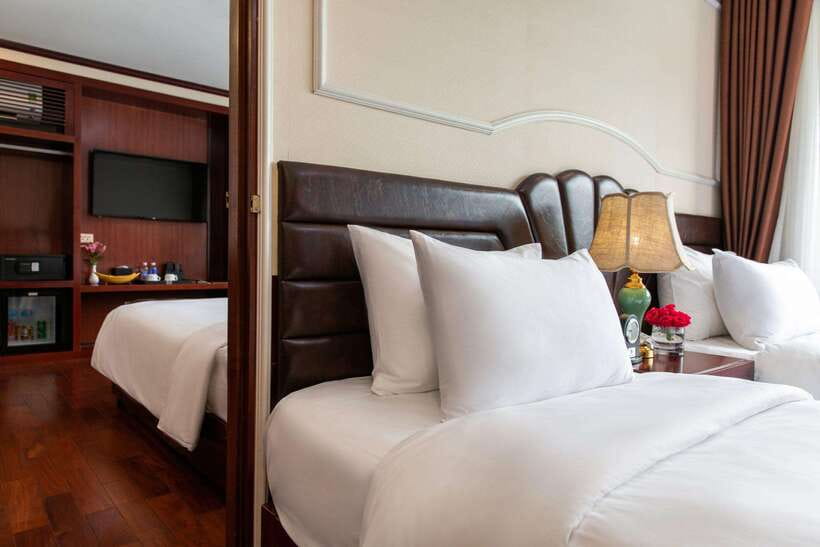 Hanoi: Overnight Ha Long Bay 2-Day 1-Night Cruise - Boarding at Tuan Chau Harbour and lunch on the bay