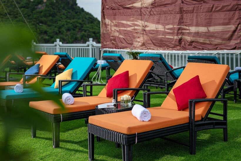 Hanoi: Overnight Ha Long Bay 2-Day 1-Night Cruise - The return to Tuan Chau and Hanoi