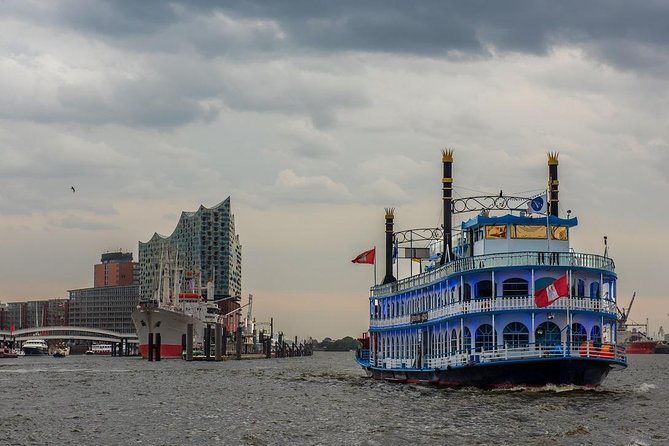 Harbor cruise on the beautiful Elbe - Hamburg’s harbor in one efficient hour