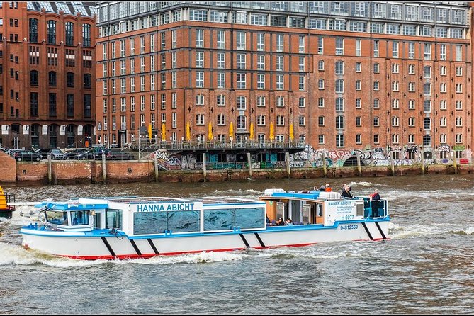 Harbor cruise on the beautiful Elbe - Commentary, language, and the audio app