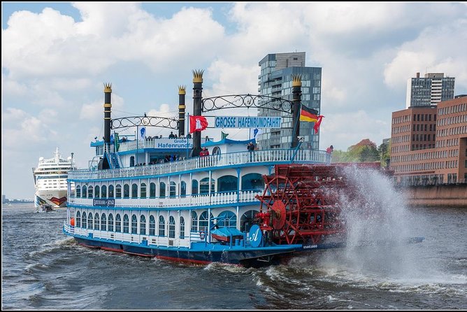 Harbor cruise on the beautiful Elbe - Large boats, smaller boats, and comfort