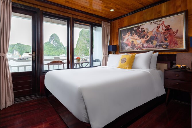 Hera Classic Cruise 2 Days 1 Night Halong Bay With BALCONY CABINS - Meals, service, and the evening onboard