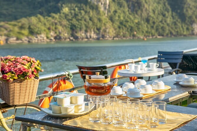 Hercules Cruise Full day Explore Halong Bay - Passing through Bai Tu Long Bay