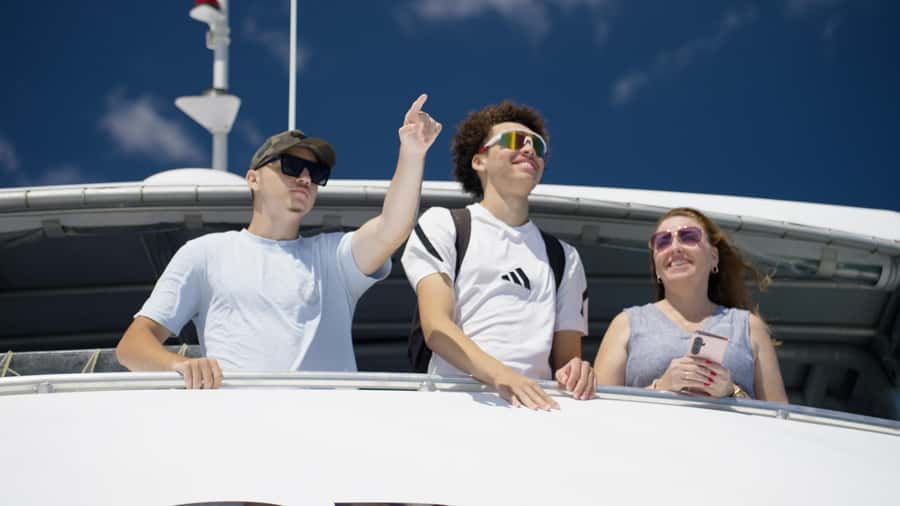 Hervey Bay: K'Gari(Fraser Is) Adventure & Sightseeing Cruise - The boom-net is the main hands-on attraction