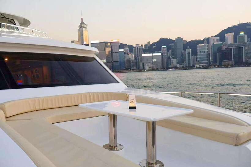 HK: Victoria Harbor Tour & Symphony of Lights (Free Drinks) - The Symphony of Lights from the water