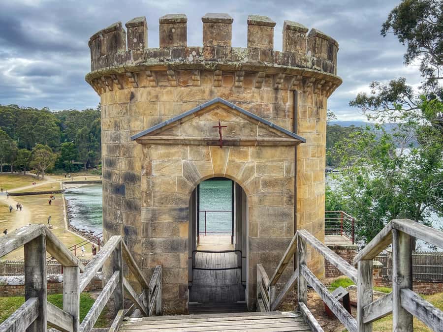Hobart: Port Arthur, Harbor Cruise and Isle of the Dead Tour - Remarkable Cave and the return route