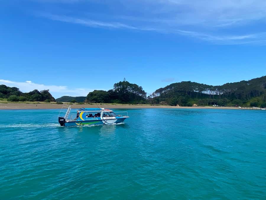 Hole in the Rock Tour & Bay of Islands Cruise - Entering the Hole in the Rock