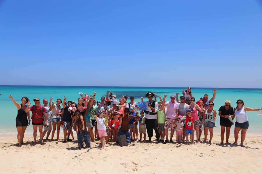 Hurghada: Afternoon Sailing cruise to orange bay with Lunch - Lunch in an air-conditioned salon