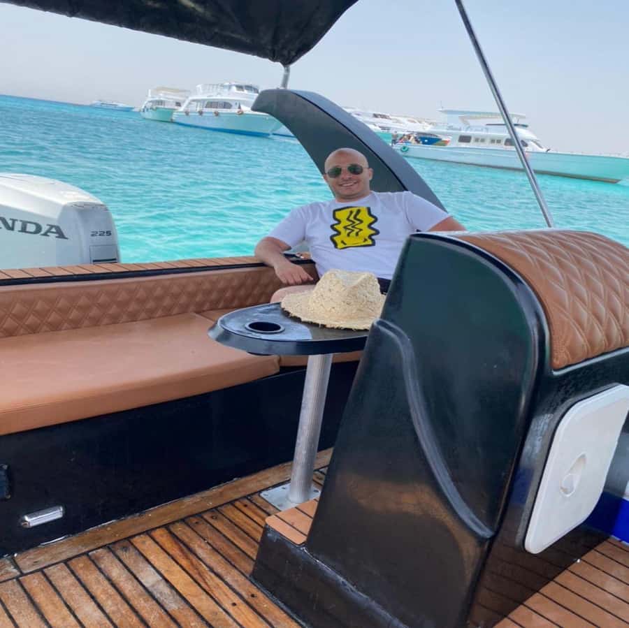 Hurghada: Giftun Island Orange Bay Speedboat Cruise & Lunch - How the crew affects the experience
