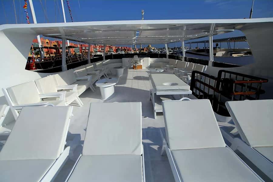 Hurghada: Luxury Cruise Trip to Orange Bay with Lunch - Orange Bay before the island gets busy