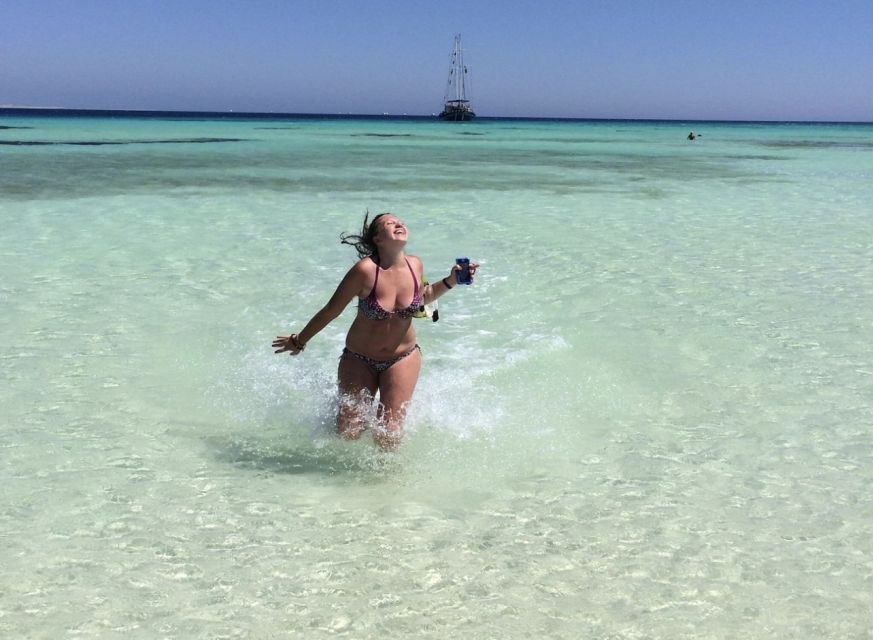 Hurghada: Luxury Orange Bay Cruise with Lunch and Pickup - How the timing and group size affect the day