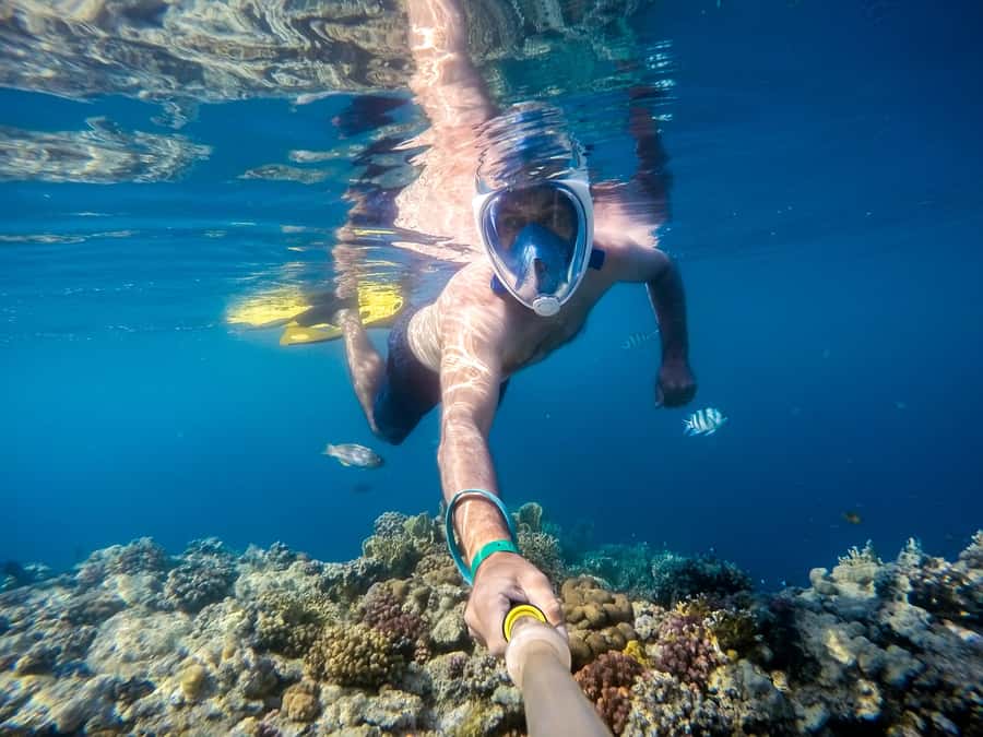 Hurghada: Orange Bay Island Boat Trip w/ Breakfast and Lunch - Lunch on board and the social side of the cruise