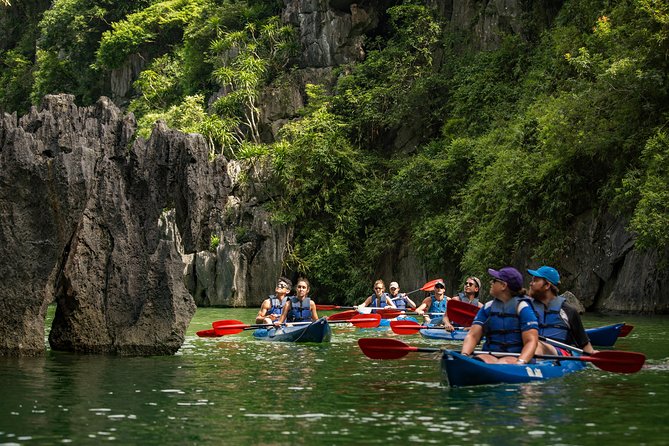 Kayaking at Lan Ha Bay - Seeing the floating fishing village from the water