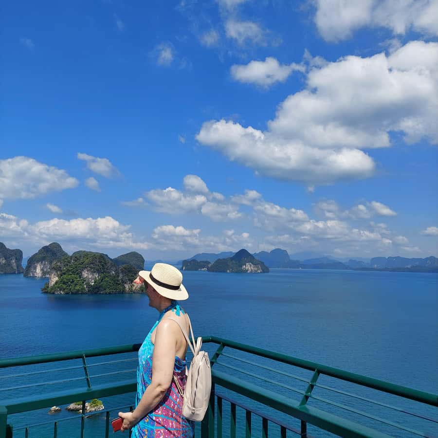 Khao Lak: Traditional boat to Phang Nga Bay and Hong Island - Hong Island with a guided two-hour visit