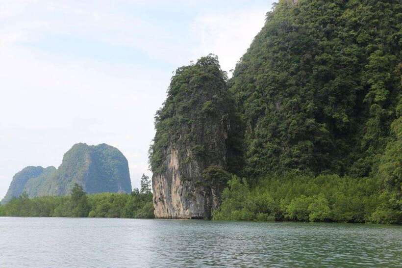 Khaolak: Phang Nga Bay, Tapu Island, and Panyi Village Tour - The ride through Phang Nga Bay