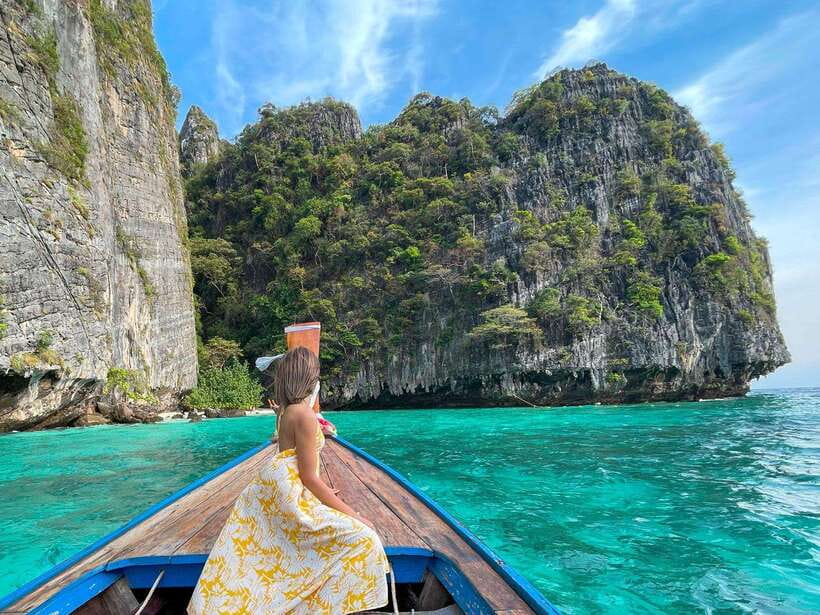 Koh Phi Phi: Maya Bay Private Longtail Boat Tour - Maya Bay before the crowds