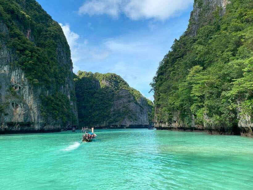 Koh Phi Phi: Maya Bay Private Longtail Boat Tour - Loh Samah Bay and the cliffs between stops