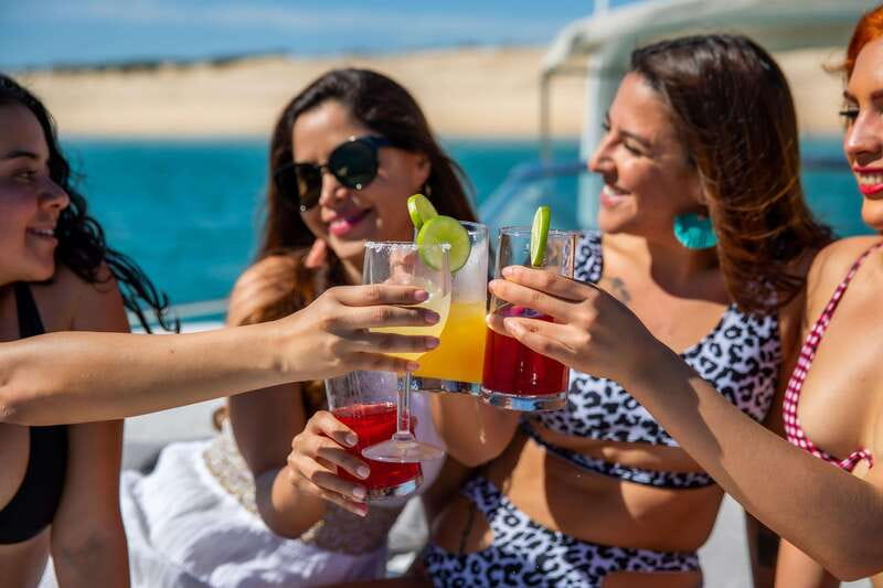 La Paz: Espiritu Santo Island and Balandra Bay Day Cruise - Key points at a glance