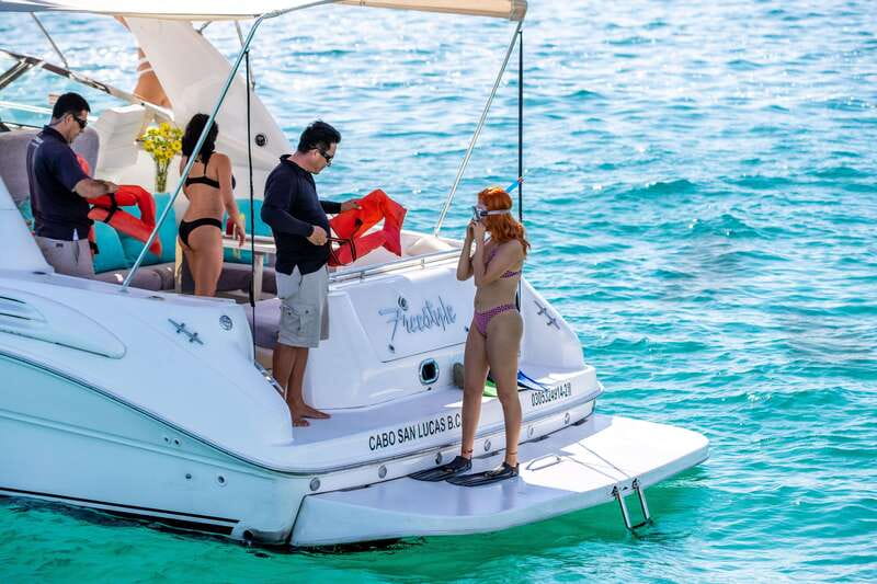 La Paz: Espiritu Santo Island and Balandra Bay Day Cruise - Espíritu Santo Island: coves and a bigger sense of space