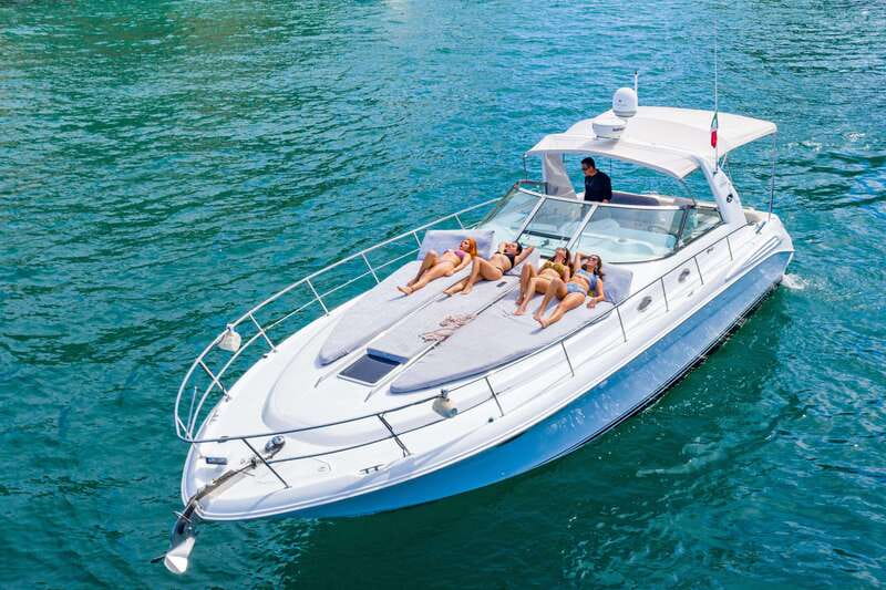 La Paz: Espiritu Santo Island and Balandra Bay Day Cruise - San Rafaelito: your first chance to meet sea lions