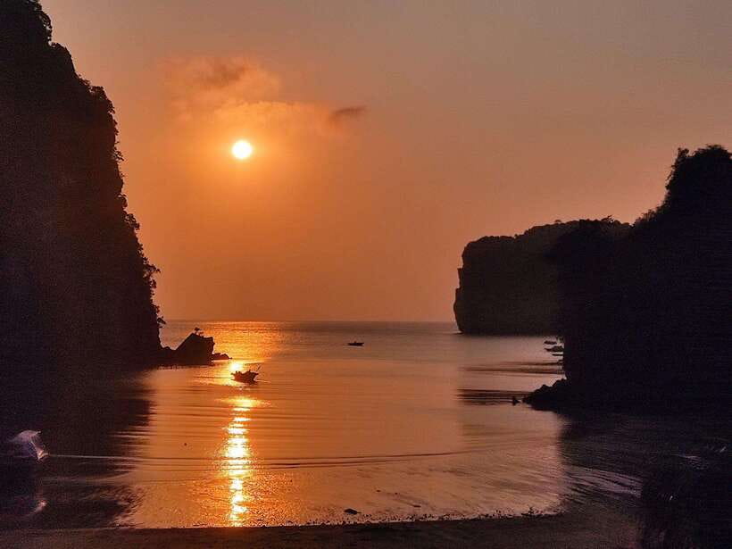 Lan Ha Bay: Bioluminescent Plankton Kayak Tour from Beo Pier - What the $32 Price Covers