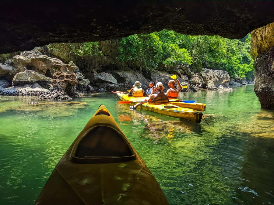 Lan Ha bay cruise and kayak (small group guaranteed) - Setting out from Cat Ba at 8:00