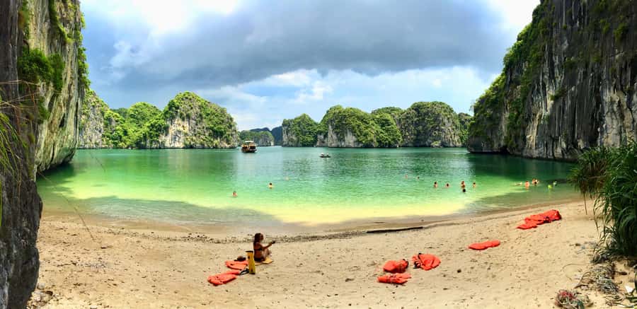 Lan Ha bay cruise and kayak (small group guaranteed) - Lunch and swimming at Ong Cam Islet
