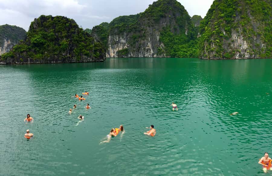 Lan Ha bay cruise and kayak (small group guaranteed) - Southern Ha Long Bay and the route back east