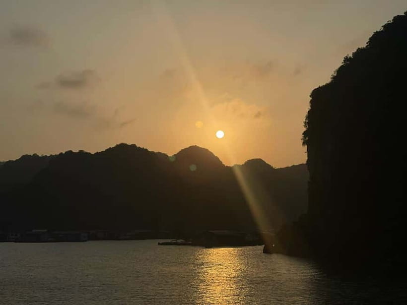 Lan Ha Bay: Experience the Magic Bay at Sunrise - Kayaking through Cai Beo floating village