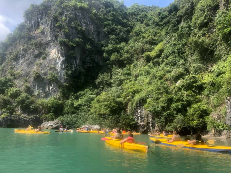 Lan Ha Bay - Kayaking 1 Day on cruise - Setting out from Cat Ba at 8 a.m.