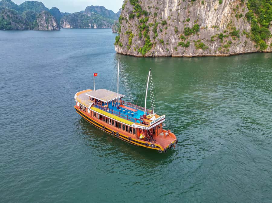 Lan Ha Bay - Kayaking 1 Day on cruise - Lunch and swimming at Ong Cam Islet