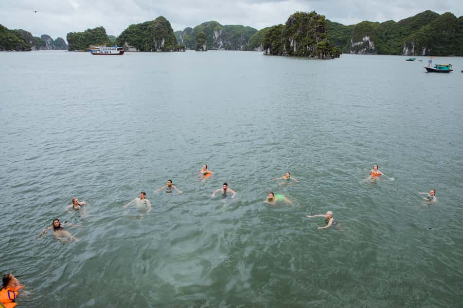 Lan Ha Bay - Kayaking 1 Day on cruise - Swimming at the Three Peaches area