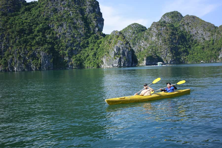 Lan Ha Bay - Kayaking 1 Day on cruise - Kayaking through the Dark, Bright, and Bat caves