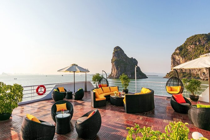Lan Ha bay luxury cruise 2D/1N: Kayaking, Swimming & full meals, pristine bay - The guides and the value of an organized schedule