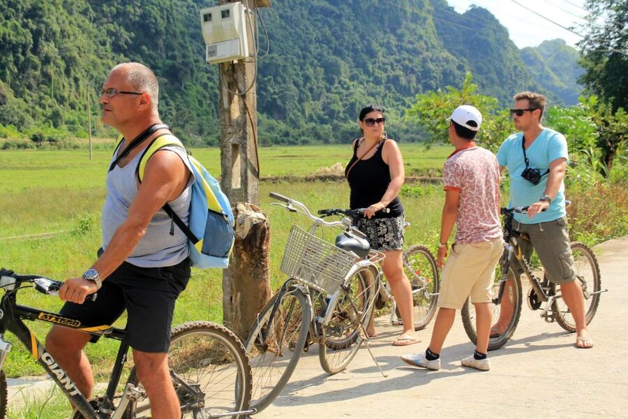 Lan ha Bay Luxury cruise day trip, kayaking, swimming, bike - Sunset views and the small onboard party