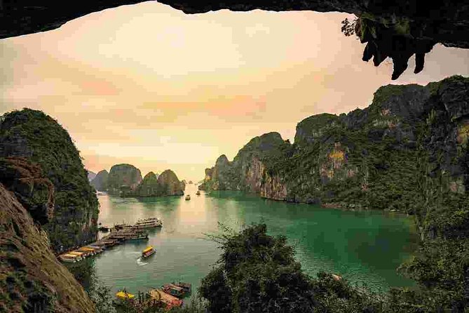 Lan Ha Bay Overnight Cruise with Kayaking, Tai Chi, Swimming,... - Boarding, lunch, and the move into Lan Ha Bay