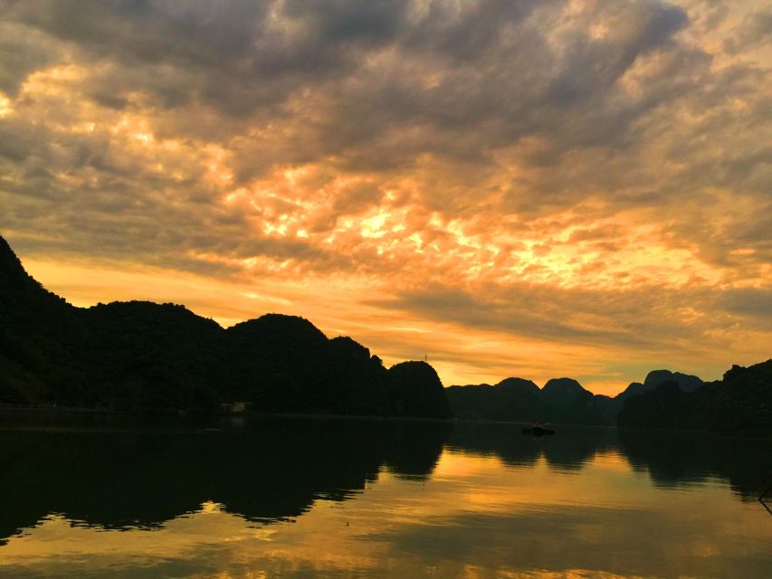 Lan Ha Bay The adventure 2 days 1 night - A fish farm and a Vietnamese cooking class