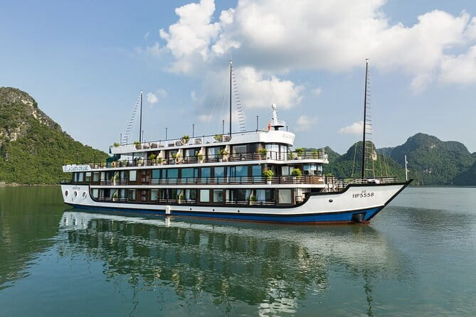 Le Theatre Cruise - Wonder on Ha Long & Lan Ha Bay 2 Days Tour - Ao Ech: kayaking, swimming, and quiet water