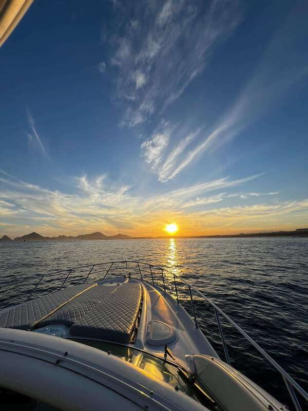 LOS CABOS: PRIVATE BAY AND ARCH TOUR. LUXURY YACHT - Pelican Rock combines wildlife, photos, and another swim