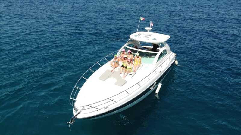 LOS CABOS: PRIVATE BAY AND ARCH TOUR. LUXURY YACHT - Who will get the most from this yacht tour