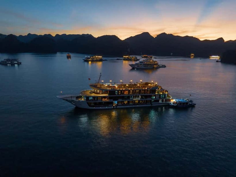 Luxury 5-Star Halong Bay Overnight Cruise: full board, kayak - Service, atmosphere, and the limits of the luxury label