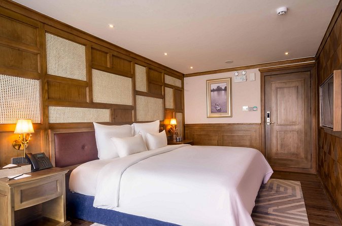 Luxury Cruise Full Day Explore Halong Bay - Ti Top Island, beach, and viewpoint
